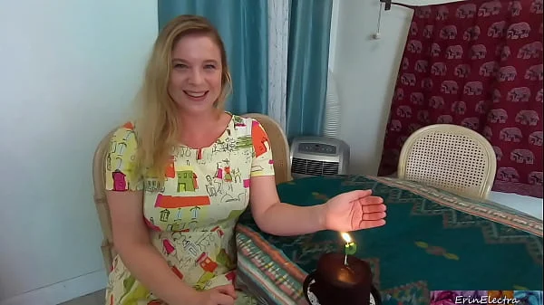 Loira rabuda provoca namorado da amiga com plug no cu e faz anal